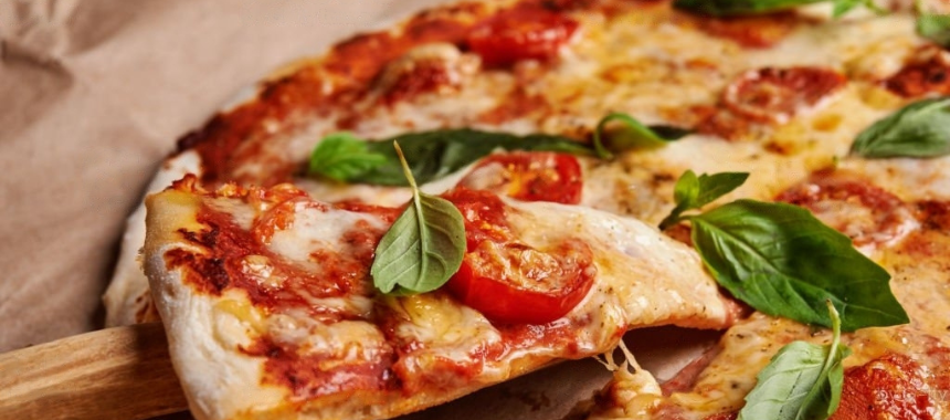 Pizza de Margherita com Massa Caseira